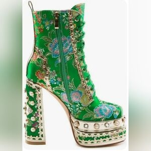 NEW - NEVER WORN Platform Heels